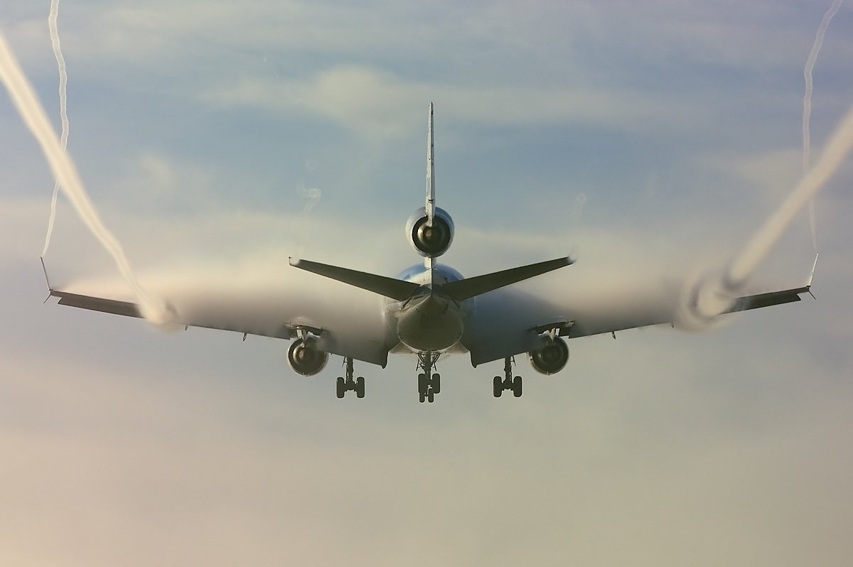 MD-11 on a moist day